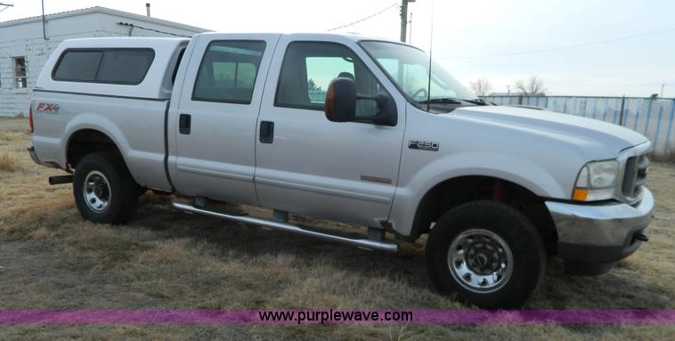image for item D6112 2003 Ford F250 Super Duty XLT Crew Cab pickup truck