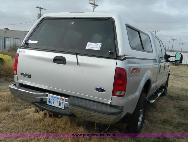 image for item D6112 2003 Ford F250 Super Duty XLT Crew Cab pickup truck