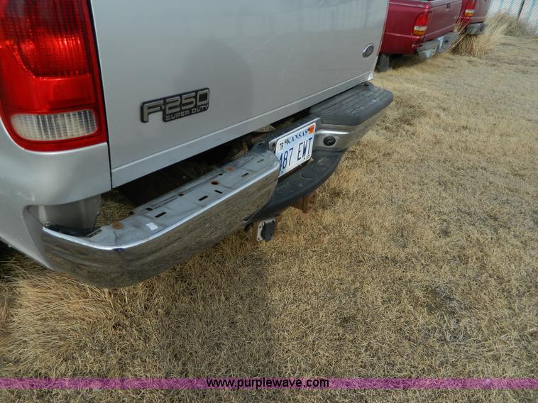 image for item D6112 2003 Ford F250 Super Duty XLT Crew Cab pickup truck
