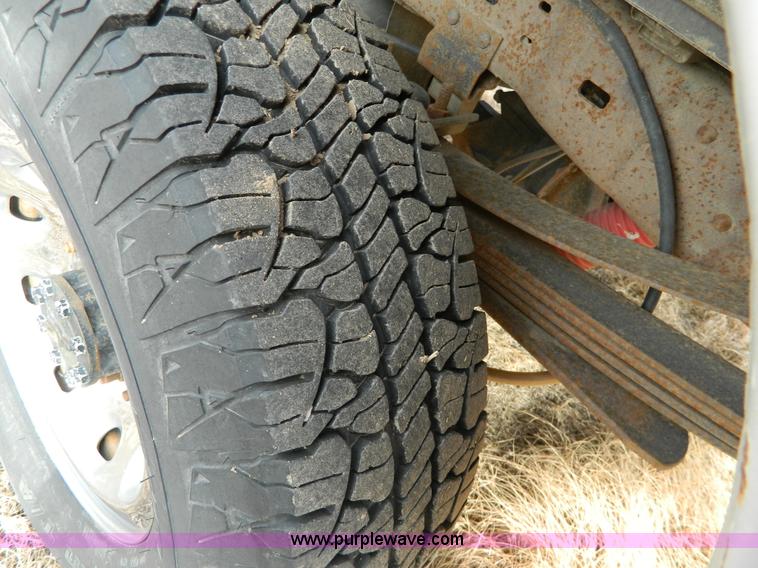 image for item D6112 2003 Ford F250 Super Duty XLT Crew Cab pickup truck