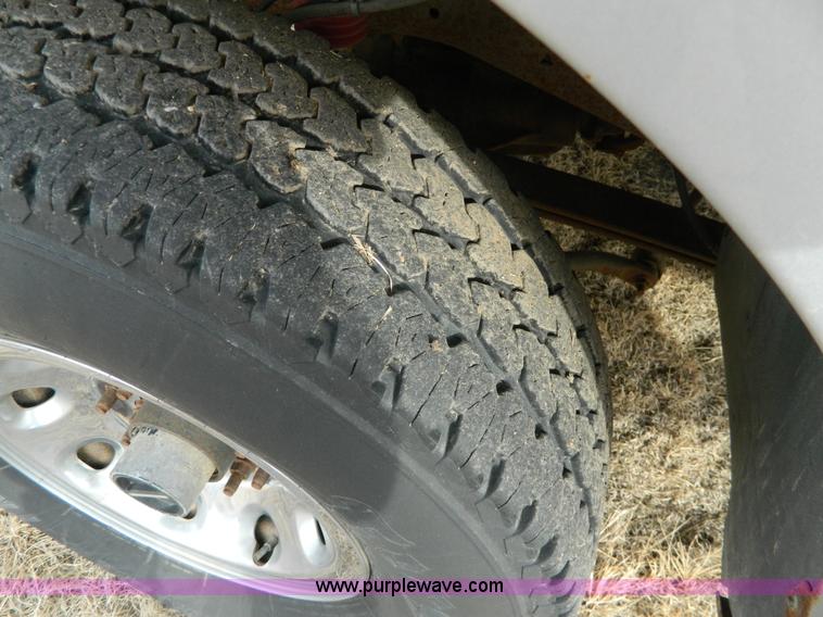 image for item D6112 2003 Ford F250 Super Duty XLT Crew Cab pickup truck