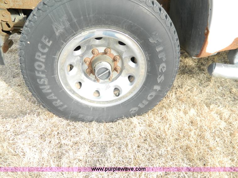 image for item D6112 2003 Ford F250 Super Duty XLT Crew Cab pickup truck