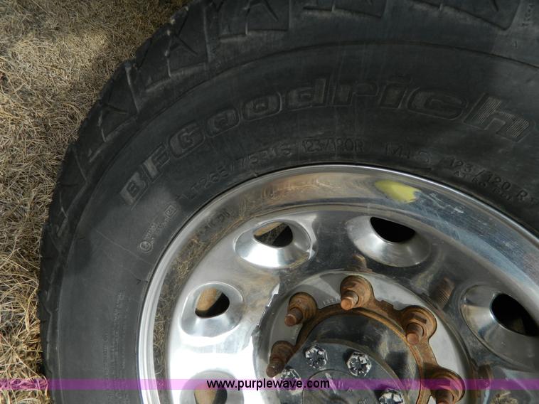 image for item D6112 2003 Ford F250 Super Duty XLT Crew Cab pickup truck