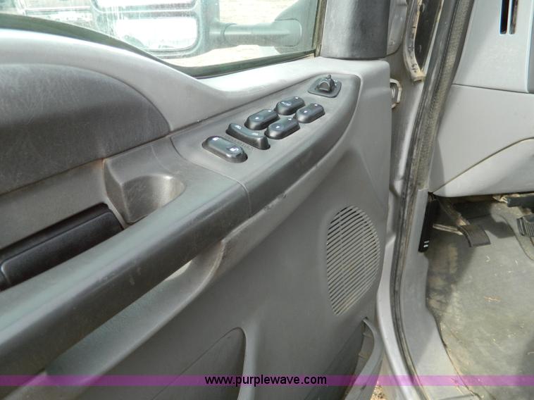 image for item D6112 2003 Ford F250 Super Duty XLT Crew Cab pickup truck