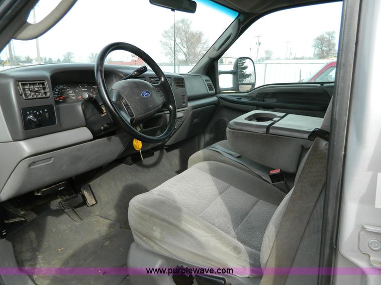 image for item D6112 2003 Ford F250 Super Duty XLT Crew Cab pickup truck