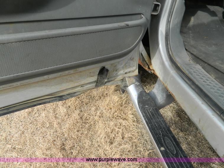 image for item D6112 2003 Ford F250 Super Duty XLT Crew Cab pickup truck