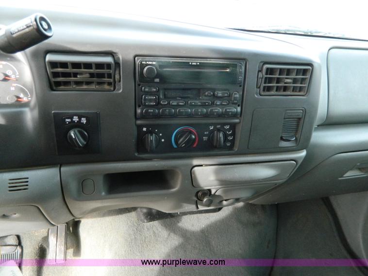 image for item D6112 2003 Ford F250 Super Duty XLT Crew Cab pickup truck