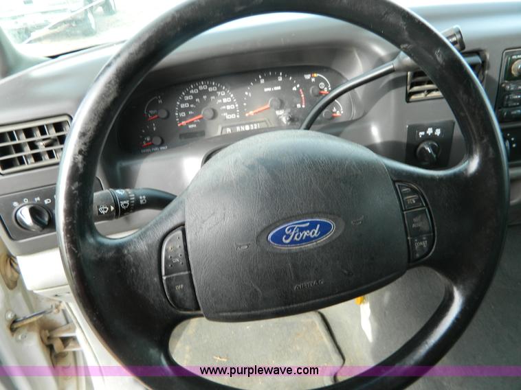 image for item D6112 2003 Ford F250 Super Duty XLT Crew Cab pickup truck