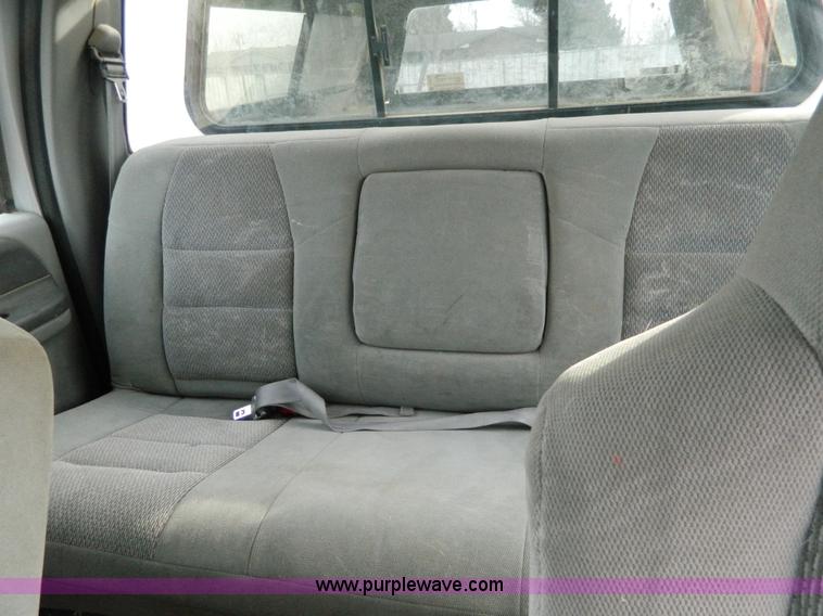 image for item D6112 2003 Ford F250 Super Duty XLT Crew Cab pickup truck