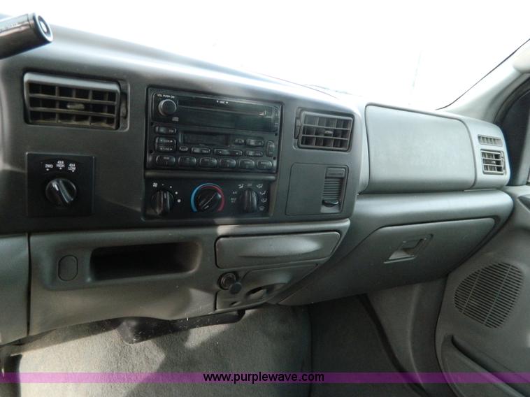 image for item D6112 2003 Ford F250 Super Duty XLT Crew Cab pickup truck