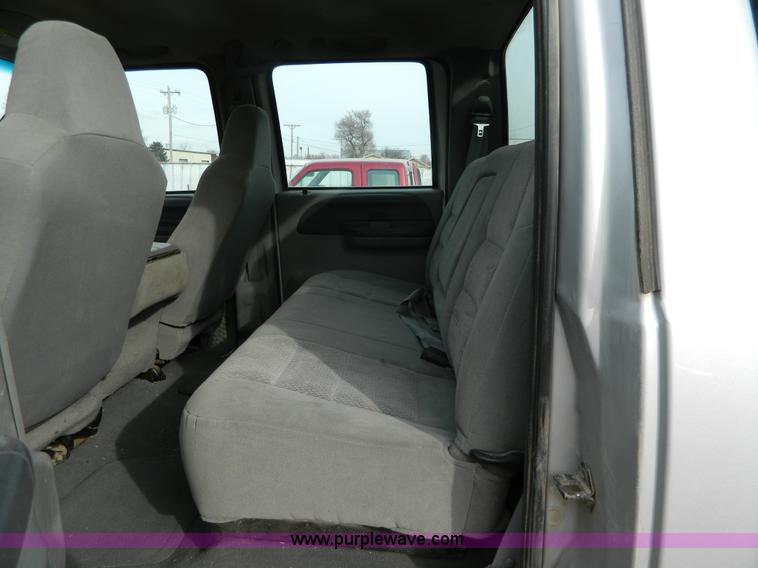 image for item D6112 2003 Ford F250 Super Duty XLT Crew Cab pickup truck