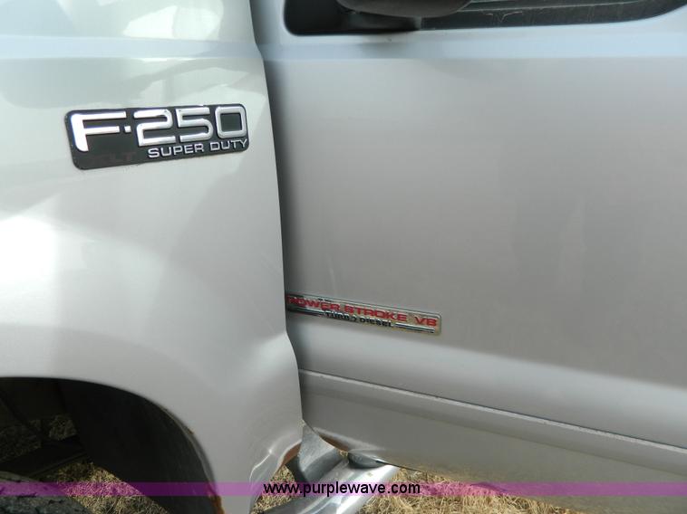 image for item D6112 2003 Ford F250 Super Duty XLT Crew Cab pickup truck