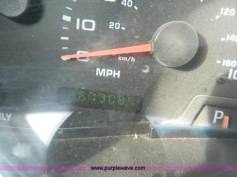 image for item D6112 2003 Ford F250 Super Duty XLT Crew Cab pickup truck