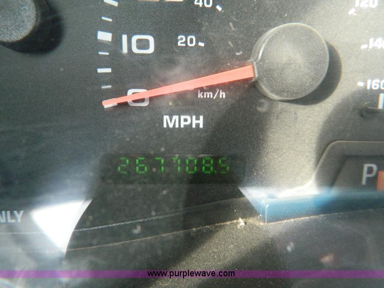 image for item D6112 2003 Ford F250 Super Duty XLT Crew Cab pickup truck