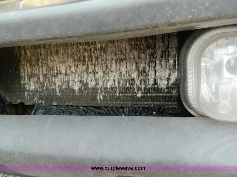 image for item D6112 2003 Ford F250 Super Duty XLT Crew Cab pickup truck