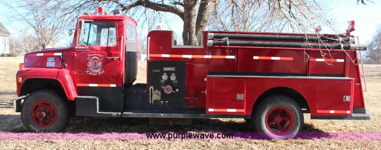 image for item H1430 1977 Ford F700 fire truck