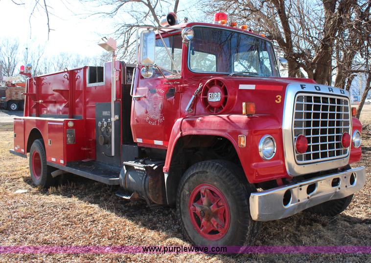 image for item H1430 1977 Ford F700 fire truck