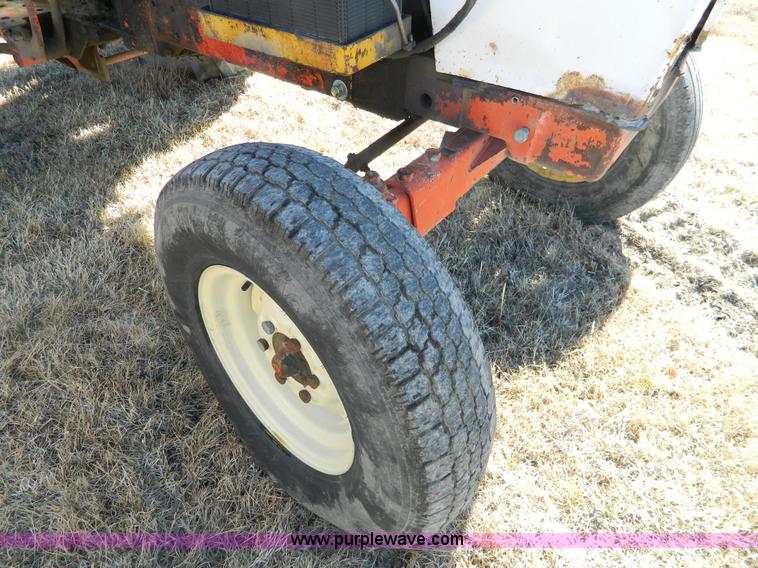 image for item H2269 David Brown 995 tractor