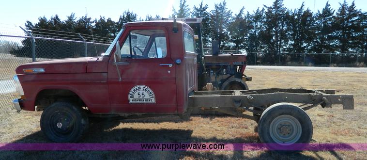 image for item H2270 1971 Ford F250 pickup truck cab and chassis