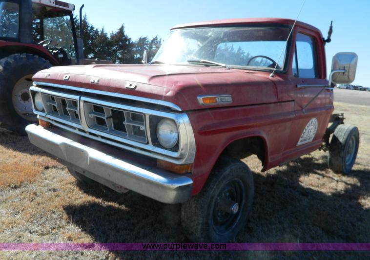 image for item H2270 1971 Ford F250 pickup truck cab and chassis
