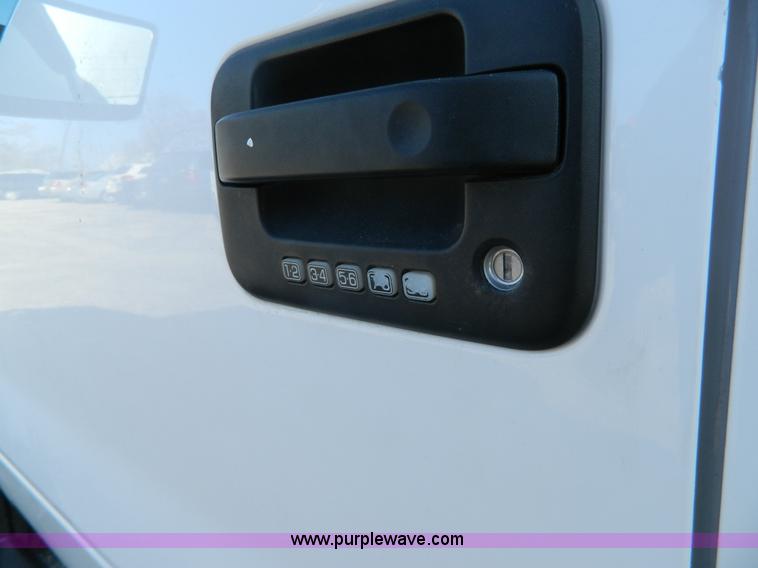 image for item H2272 2009 Ford F150 XLT SuperCrew pickup truck