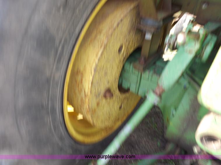 image for item H9006 1967 John Deere 4020 tractor