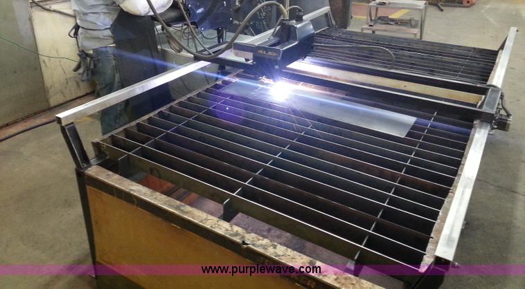 image for item I2424 Plasma cutting table with plasma cutter