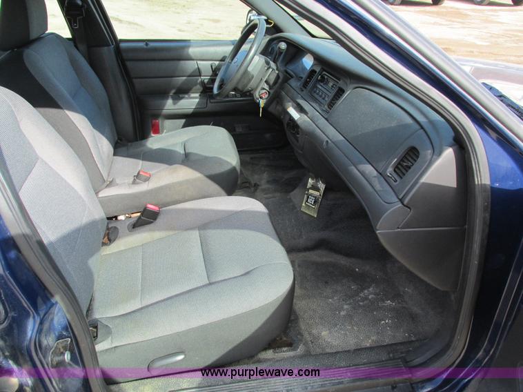 image for item I4061 2008 Ford Crown Victoria Police Interceptor