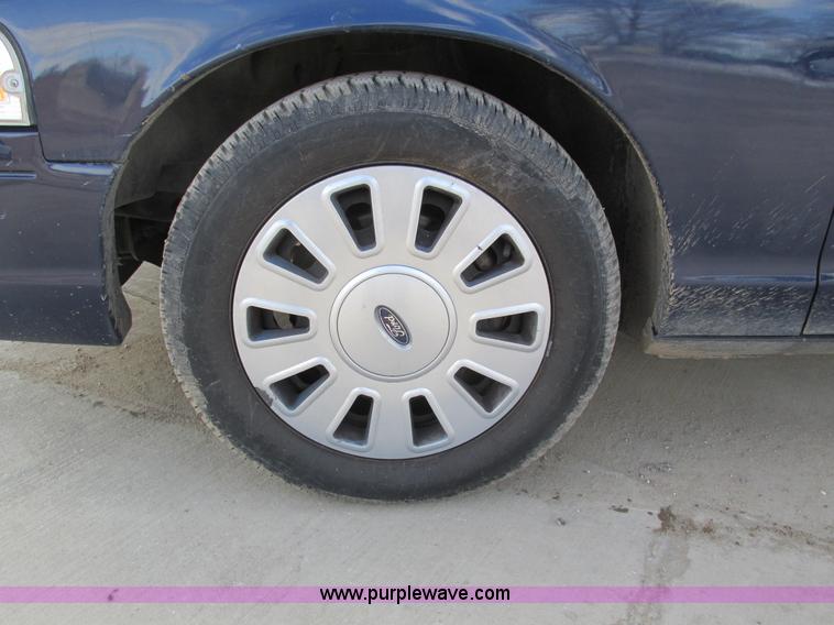 image for item I4064 2010 Ford Crown Victoria Police Interceptor