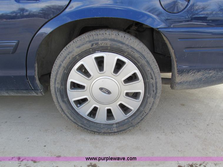 image for item I4064 2010 Ford Crown Victoria Police Interceptor