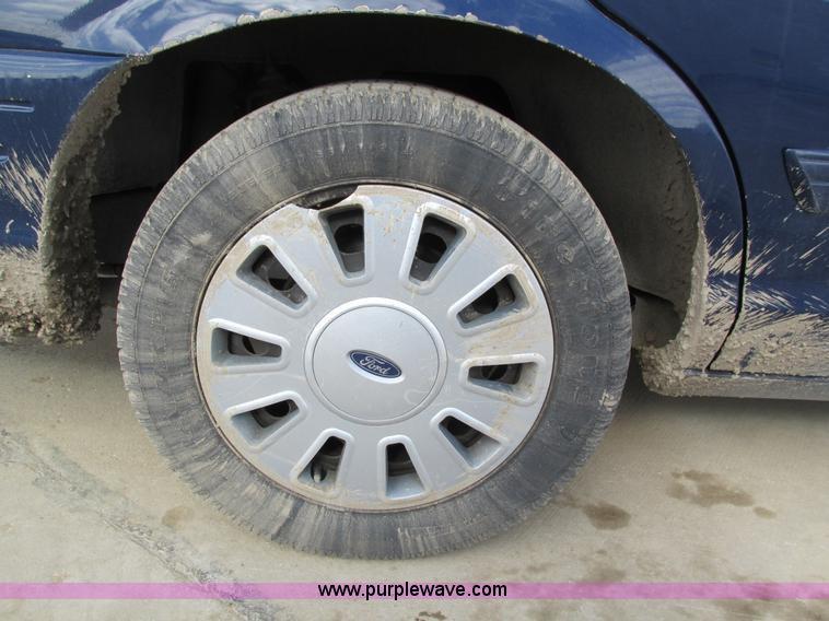 image for item I4064 2010 Ford Crown Victoria Police Interceptor