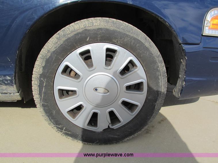 image for item I4064 2010 Ford Crown Victoria Police Interceptor