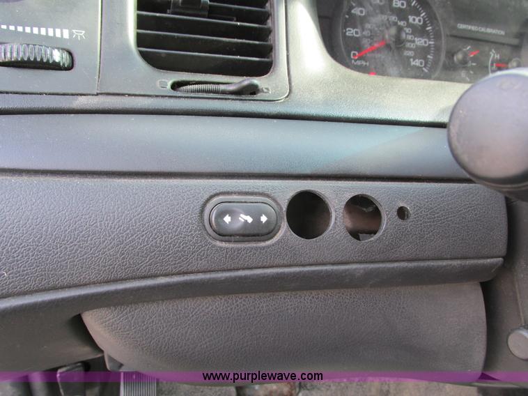 image for item I4064 2010 Ford Crown Victoria Police Interceptor