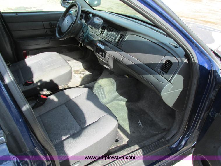 image for item I4064 2010 Ford Crown Victoria Police Interceptor