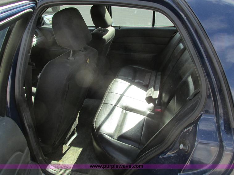 image for item I4064 2010 Ford Crown Victoria Police Interceptor