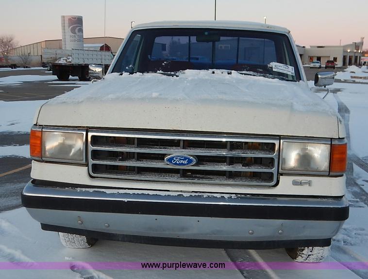 image for item I5080 1990 Ford F150 XLT Lariat pickup truck
