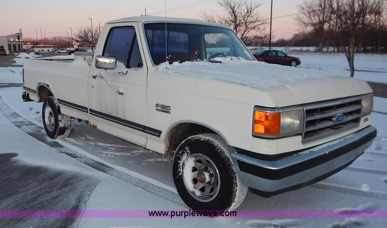 image for item I5080 1990 Ford F150 XLT Lariat pickup truck