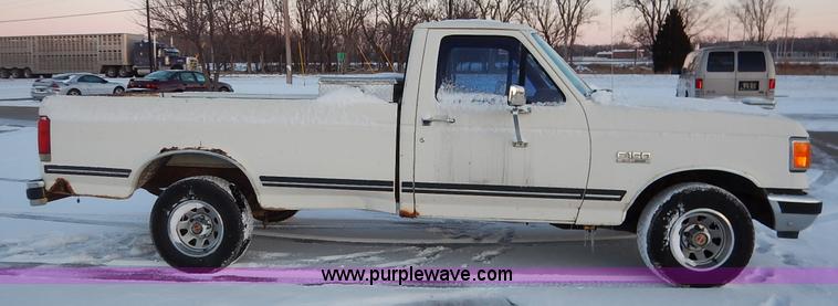 image for item I5080 1990 Ford F150 XLT Lariat pickup truck