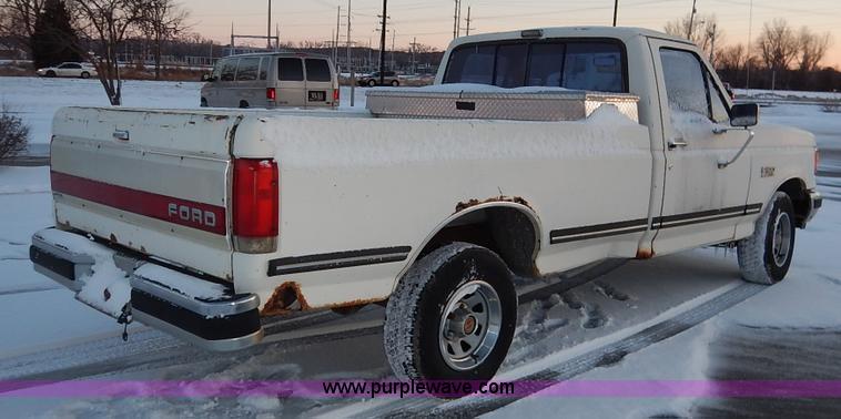 image for item I5080 1990 Ford F150 XLT Lariat pickup truck