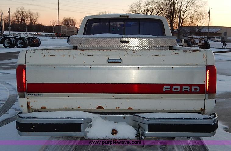 image for item I5080 1990 Ford F150 XLT Lariat pickup truck