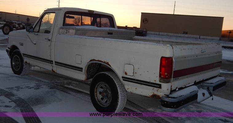 image for item I5080 1990 Ford F150 XLT Lariat pickup truck