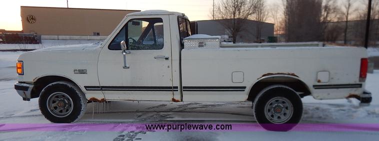 image for item I5080 1990 Ford F150 XLT Lariat pickup truck