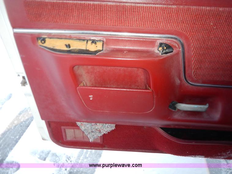 image for item I5080 1990 Ford F150 XLT Lariat pickup truck