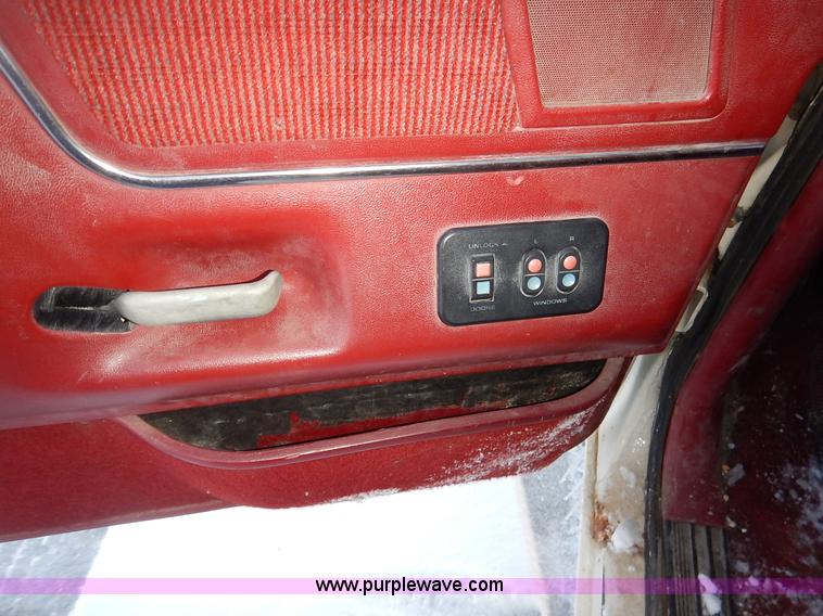 image for item I5080 1990 Ford F150 XLT Lariat pickup truck