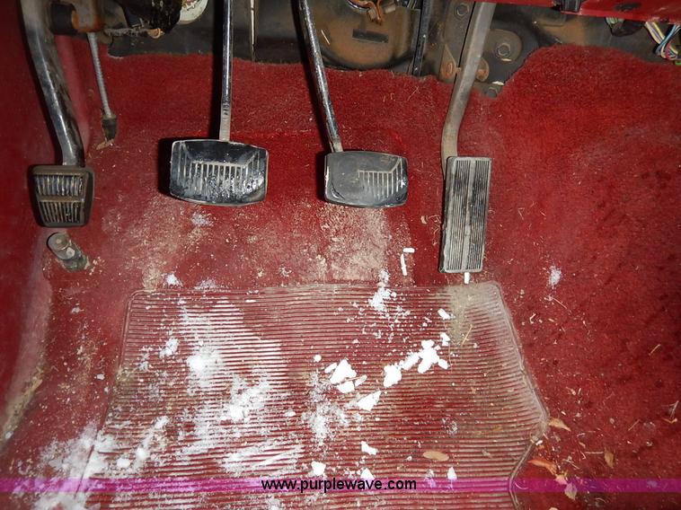 image for item I5080 1990 Ford F150 XLT Lariat pickup truck