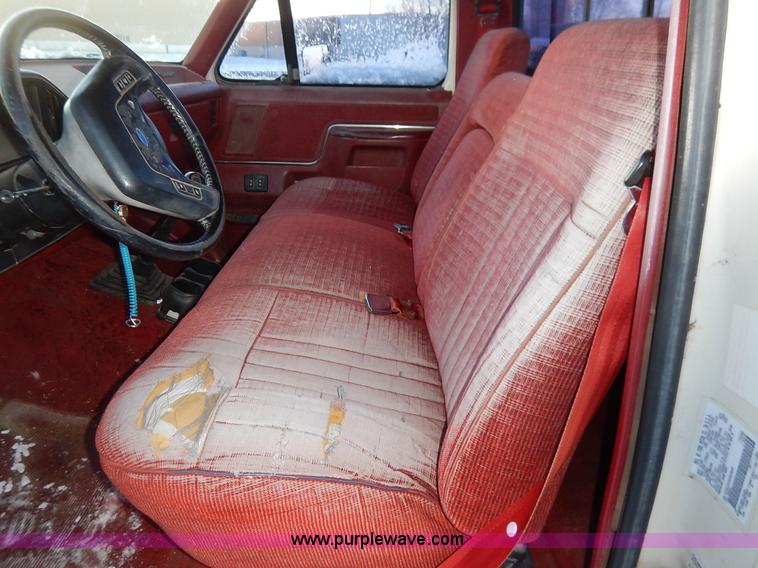 image for item I5080 1990 Ford F150 XLT Lariat pickup truck