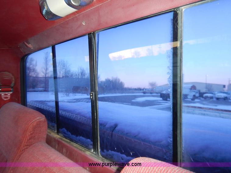 image for item I5080 1990 Ford F150 XLT Lariat pickup truck