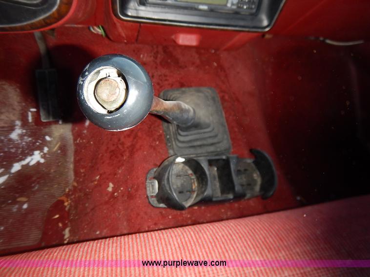 image for item I5080 1990 Ford F150 XLT Lariat pickup truck