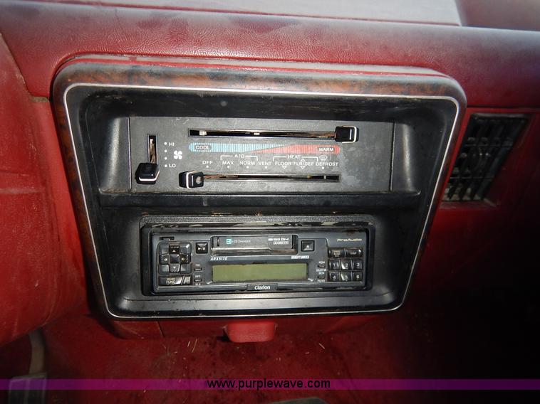 image for item I5080 1990 Ford F150 XLT Lariat pickup truck