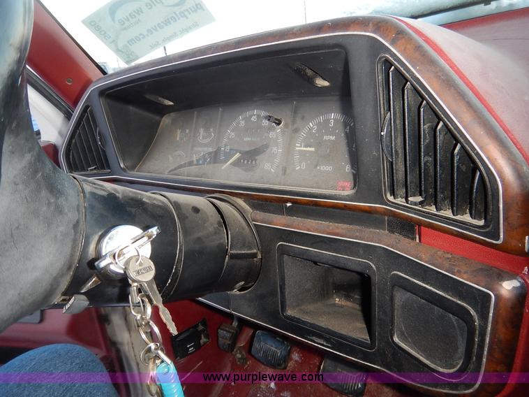 image for item I5080 1990 Ford F150 XLT Lariat pickup truck